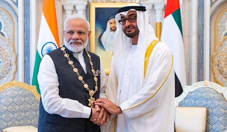 Pm Modi Uae વિઝિટઃ શેખ મોહમ્મદ પ્રોટોકોલ તોડી એરપોર્ટ પહોંચ્યા, Pm મોદીને ગળે લગાવ્યા, દુનિયાએ Uae અને ભારતની મિત્રતા જોઈ.