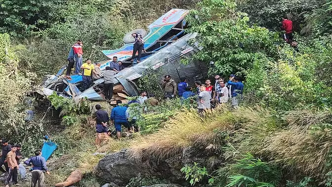 Almora Bus Accident: ગંતવ્ય સ્થાને પહોંચતા પહેલા જ સફર પૂરી થઈ... ડ્રાઈવર તણાવમાં હતો, ફોન વારંવાર રણકતો હતો