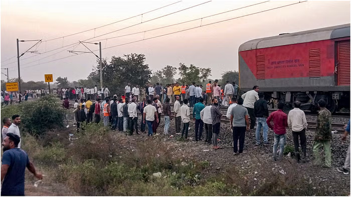 Jalgaon Train Accident: ટ્રેનમાં ફેલાયેલી અફવાએ ૧૩ લોકોના જીવ લીધા, અકસ્માત સાથે જોડાયેલી દરેક મહત્વપૂર્ણ વાત અહીં વાંચો