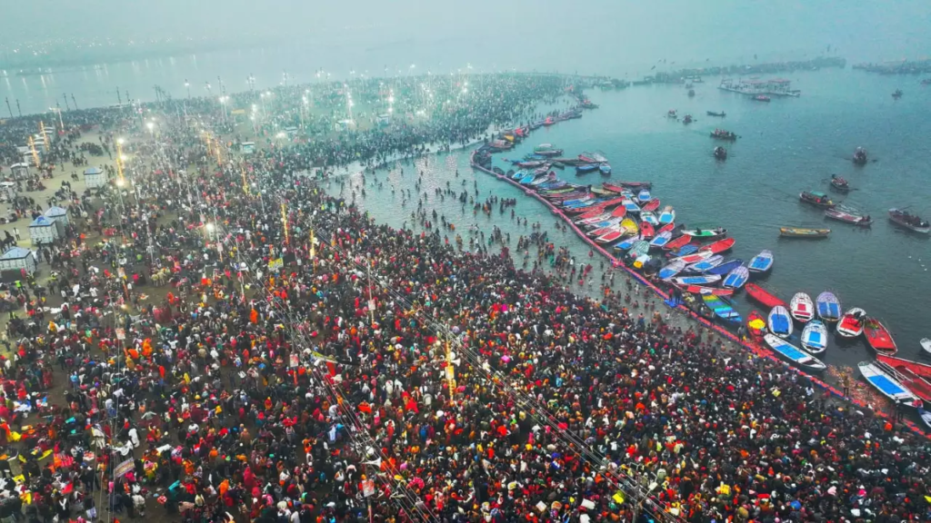 Maha Kumbh 2025: શ્રદ્ધાની ડૂબકી, ભક્તોનું પૂર... મહાકુંભમાં ભક્તો ઉમટી પડ્યા, સંગમ કિનારાની અદ્ભુત તસવીરો