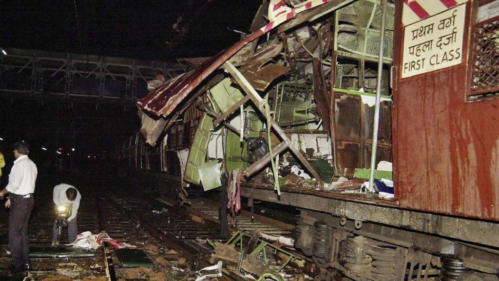 '7/11 મુંબઈ ટ્રેન બ્લાસ્ટ કેસમાં નિર્દોષ જાહેર કરાયેલા 12 આરોપીઓની ધરપકડ કરવામાં આવશે નહીં', સુપ્રીમ કોર્ટે (Supreme Court) કહ્યું