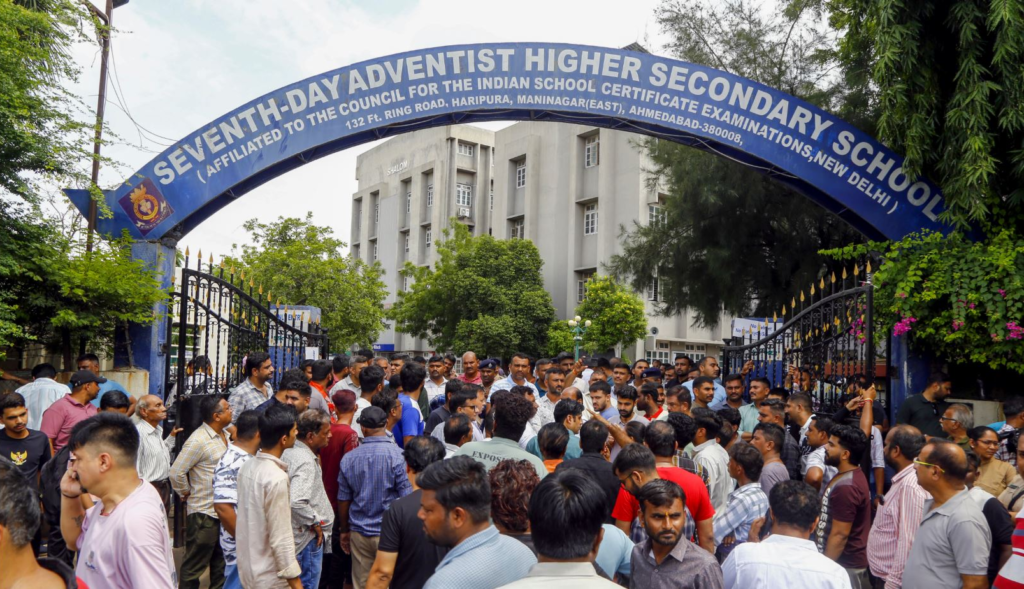 એક મેસેજ વાયરલ થયો, શાળાઓ બંધ....અમદાવાદમાં હિન્દુ વિદ્યાર્થી (Student) ની છરીના ઘા મારીને હત્યા કરનાર મુસ્લિમ છોકરાનું શું થયું? જાણો આખી ઘટના