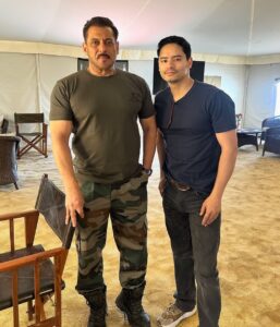 મૂછો અને આર્મી યુનિફોર્મમાં ડેશિંગ દેખાયા Salman Khan; 'બેટલ ઓફ ગલવાન'ના સેટ પરથી અભિનેતાનો ફોટો ફરી વાયરલ થયો, ચાહકોએ આવી પ્રતિક્રિયા આપી