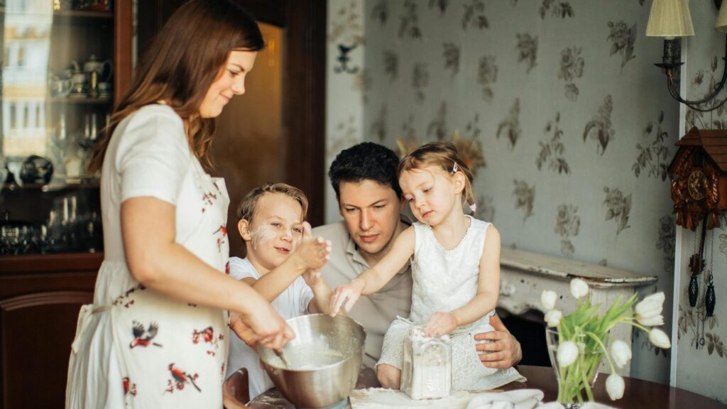 આ 6 ટિપ્સ બાળકો (Children) ના ઉછેરમાં ઉપયોગી થશે, માતા-પિતાએ ધ્યાનમાં લેવી જોઈએ