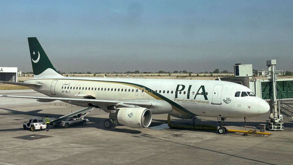 કંગાળ પાકિસ્તાન (Pakistan) ની સરકારી એરલાઇન PIA વેચાઈ... આ સોદો ₹135 બિલિયનમાં થયો, જાણો કોણે ખરીદી 