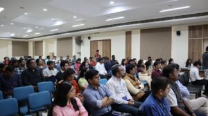 સાર્વજનિક યુનિવર્સિટીમાં AI આધારિત મેનેજમેન્ટ શિક્ષણ પર પ્રથમ એકેડેમિક–ઇન્ડસ્ટ્રી મીટ 2 WhatsApp Image 2025 12 20 at 6.01.14 PM