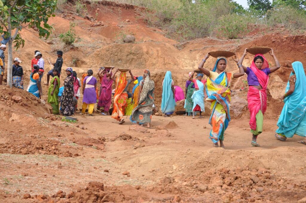 સરકાર મનરેગા (MGNREGA) નાબૂદ કરશે અને ગ્રામીણ રોજગાર પર એક નવો કાયદો લાવશે, પ્રસ્તાવિત બિલની એક નકલ સાંસદોને વહેંચવામાં આવી 