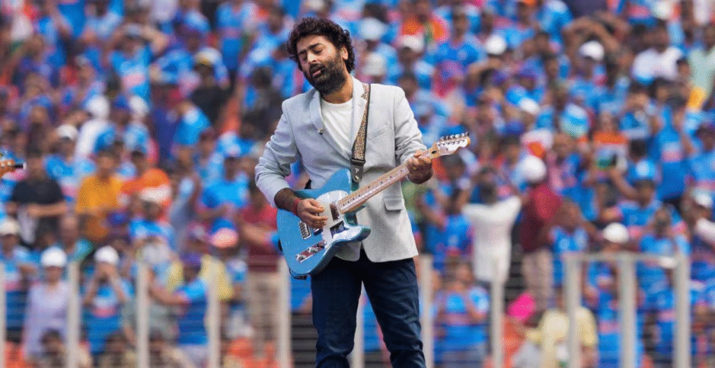 કરોડો રૂપિયાના માલિક છે અરિજિત સિંહ (Arijit Singh), છતાં ગામમાં સાદું જીવન જીવે છે
