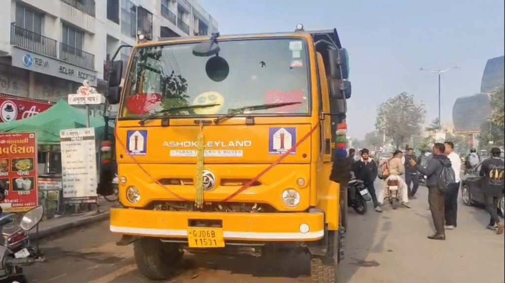 વડોદરાના વડસર બ્રિજ પાસે ગમખ્વાર અકસ્માત, કોર્પોરેશનના ડમ્પર (Dumper) ચાલકે સાઇકલ સવાર વૃદ્ધને કચડ્યાં