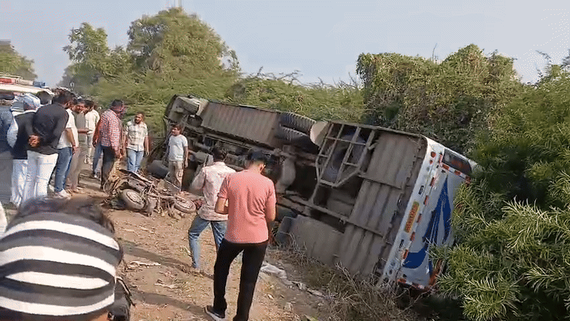 Accident: હારીજ-ચાણસ્મા હાઇવે પર વડીલ વંદના કાર્યક્રમથી પરત ફરતી બસ પલટી: 2ના મોત, 18 ઈજાગ્રસ્ત