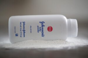 જોન્સન & જોન્સન(Johnson & Johnson)નો ઐતિહાસિક નિર્ણય, હજારો કેન્સર કેસોના સમાધાન માટે ₹52,000 કરોડની ઓફર